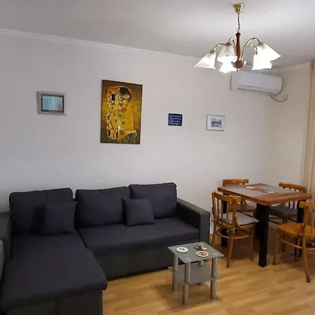 Near Center * Τίρανα