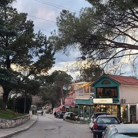 Near Center Δωμάτια σε οικογενειακή κατοικία Τίρανα